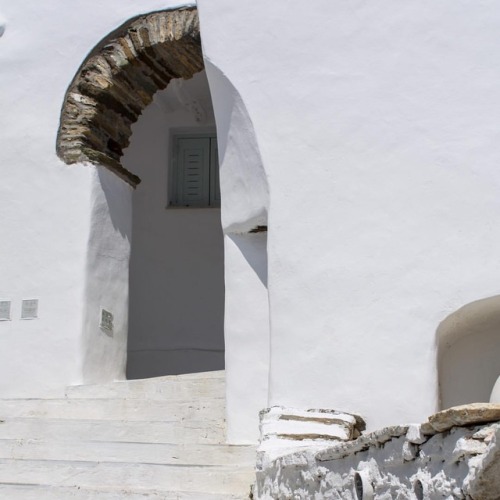 white + white = Cyclades . #tinos #tinosisland #tinosislandgreece #mytinos #tinosme #dyochoria #cycl