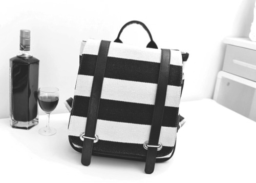 blanq-noirette:  Satchel with stripes 