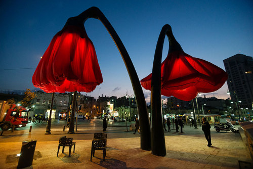 deermom: boredpanda: These Flower Lamps Bloom When People Stand Under Them @softobjects