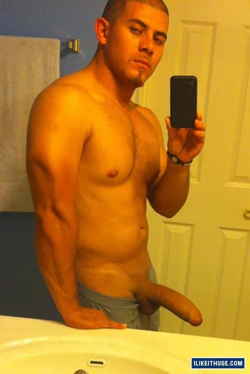 betosgaylatinmenfan:  Beto’s Cornerhttp://betosgaylatinmenfan.tumblr.com/