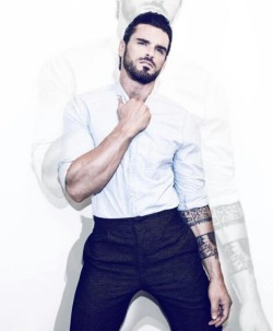 Stuart Reardon by Leonardo Corredor