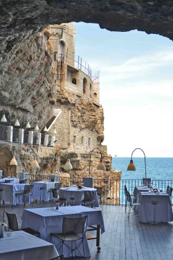 italian-luxury:  Grotta Pallazzese This restaurant is part of a cave in a cliff in southern Italy. The Restaurant is located in Polignano a Mare, Bari. 