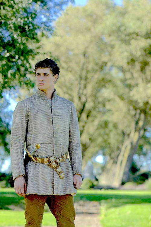 Max Irons as Edward IV in “The White Queen” (2013)