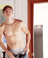 hotfamous-men:  Aaron Tveit