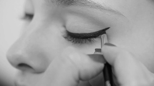 you-can-have-dreams:  eyeliner. | via Tumblr na We Heart It http://weheartit.com/entry/57614035