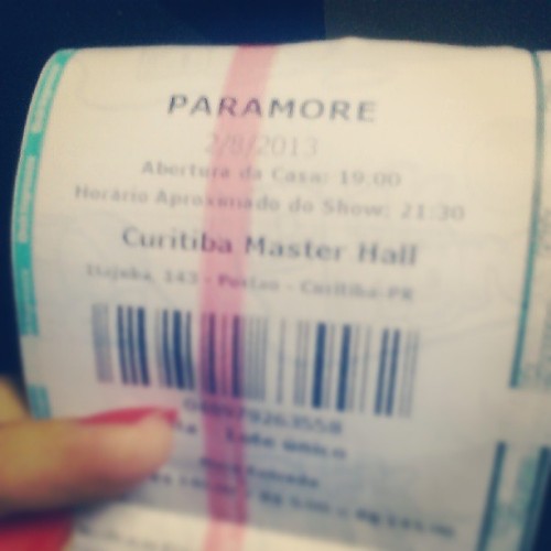 Presente de aniversário *___* Amei meninos, vcs são foda. Obrigadaaaa. #gift #brothers #show #paramore #brazil