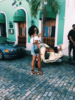 ebonymeansblack: IG @thee_ebonymarie  Spreading my black girl magic all over the streets of Old San Juan 
