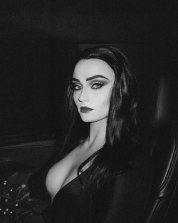 the-butcher-of-plainfield-666:    Sophie Turner as Morticia Addams   💀 