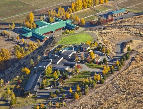 beautifulbarns:  Ellensburg Horse Farm for sale“A 155-acre horse farm near Ellensburg [Washington] is for sale - listed at ป.5 million. The property, located along Manastash Ridge, has three barns, two indoor arenas, housing, offices and a meeting