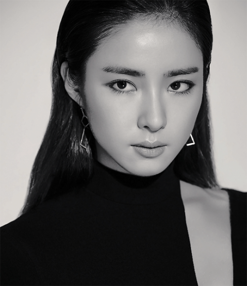 kdrama-edits:  Shin Se Kyung for Harper’s Bazaar Korea