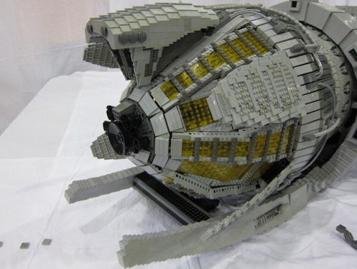 whedonesque:savingthr0ws:Epic LEGO Serenity build.By Adrian Drake of Westlake, Ohio.Someone made Ser