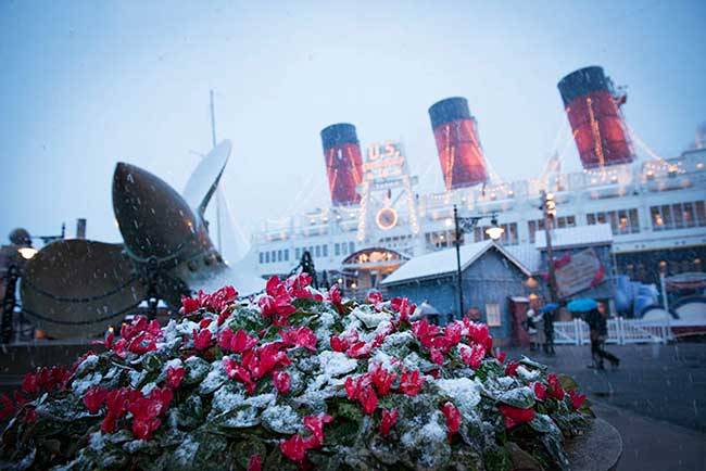  Snow at the Tokyo Disney resorts, via the Tokyo Disney Resorts Blog. 