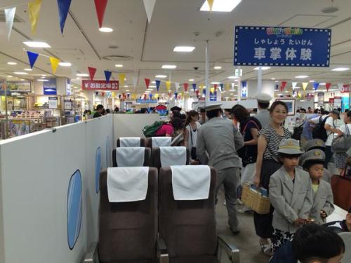 highlandvalley:  さるのっち駅務員＠凡ミスゼロ強化月間さんはTwitterを使っています: “東海「名古屋の高島屋で子供向けの鉄道イベントやるよ！」 鉄オタ「どうせプラレールとかだろ…」 東海「パンタグラフ持ってきたわ」