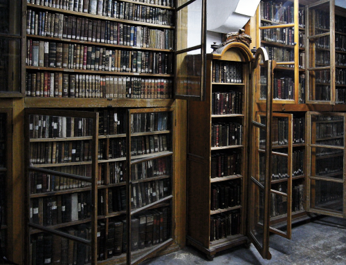 deutschemark:Library in Mount Athos, Greeceph. Christian Manhart, CC-BY-SA 3.0