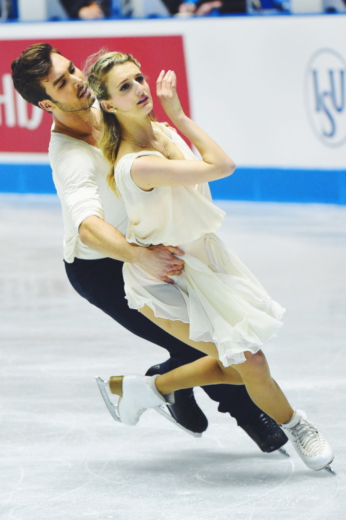 go-figureskate:Papadakis and Cizeron | World Team Trophy 2015 I Source: Zimbio 