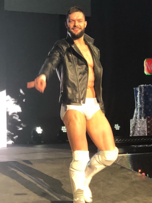 artemidi: FINN WAS IN WHITE AT THE MADISON SQUARE GARDEN TODAY 