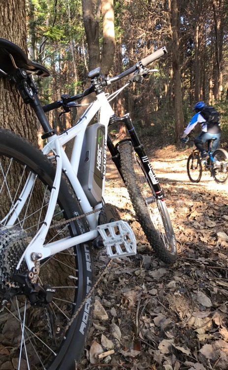 vegasgirl17love: Just in case,,we got a back up white boulder bashing bike 