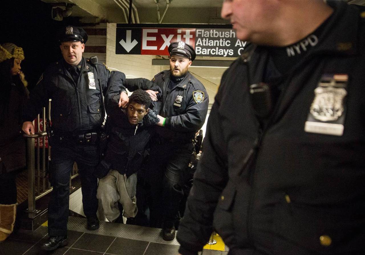 the-gasoline-station:   Berkeley to Brooklyn: Protesters Challenge Police Violence