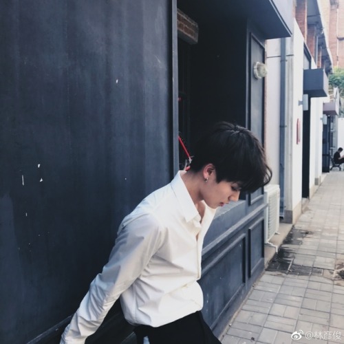 officialninepercent: Lin Yanjun - 180703 Official Weibo Update [trans] The attitude of the day mainl