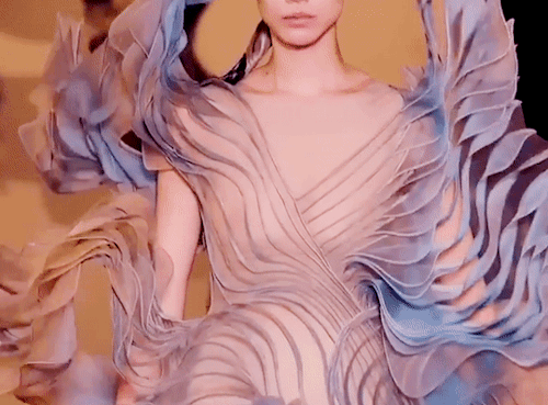 fashion-runways:irisvanherpen Patterns of chaos and order, nature and civilization blending int