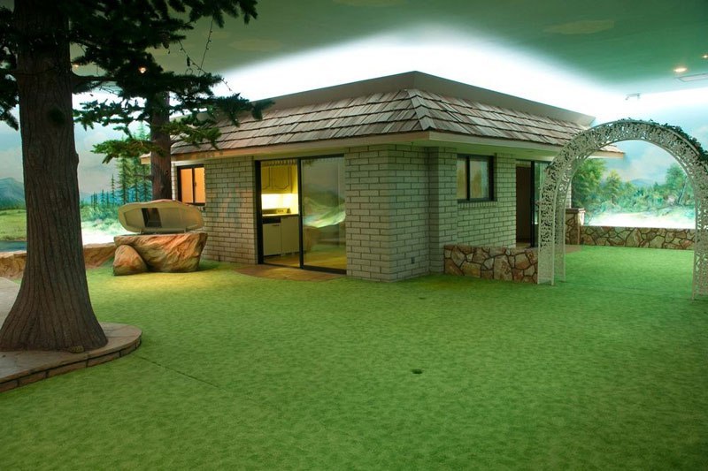 coolthingoftheday:  While this photograph of a seemingly regular house may look unassuming