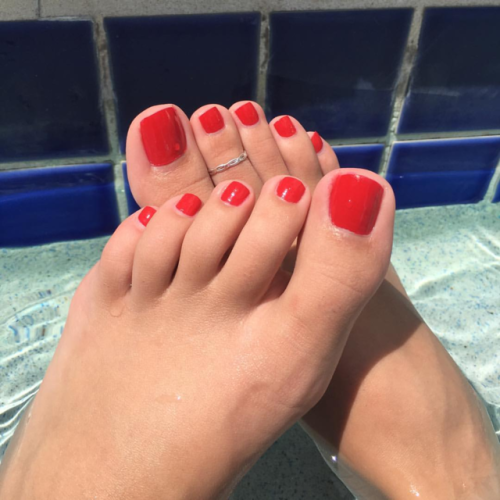 soso31-blog: mynorg: Gorgeous Red feet ❤❤