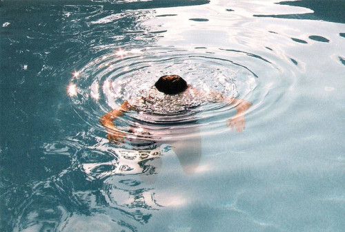 ingelnook:Nobody’s Waiting For Me by Massive Blur on Flickr.