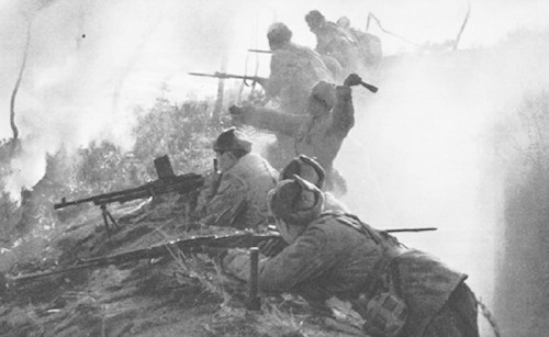 georgy-konstantinovich-zhukov:“Some thirty kilometres south of Seoul – Chinese troops defending a ri