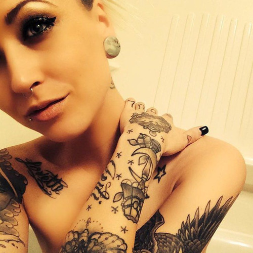 lovelyinkedbabe:  Follow me http://lovelyinkedbabe.tumblr.com Similar blogHot Tattooed