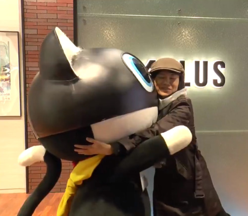 tommothecabbit - Sakurai hugging Morgana is the most important...