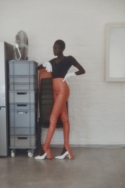 tapireye-deactivated20220708:Tasha Malek for VOGUE Portugal Photography: Diane BettiesStyling: