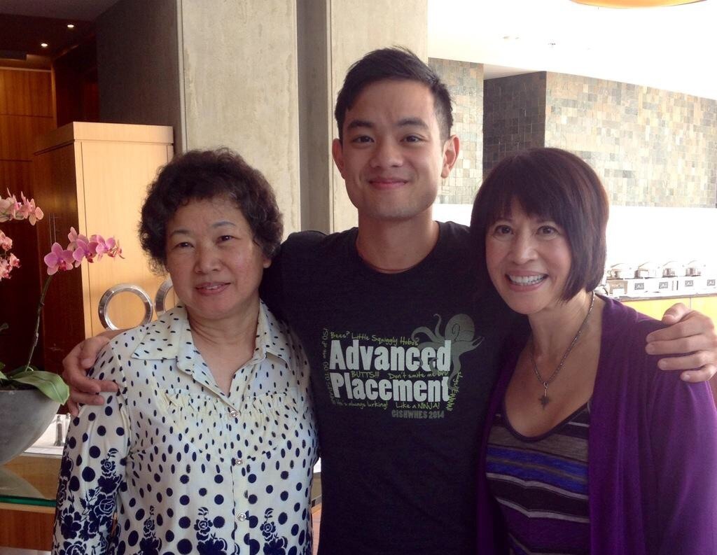 spncastdaily:  @LaurenTom9000: Here’s my adorable(but crazy makes-no-sense costume-wearing)