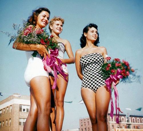 memoriastoica: Beauty pageant at Ocean Park Pier, Santa Monica, California. Circa 1956.