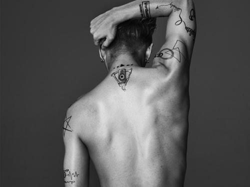 skawngur:  15 S/S MADHATTER UNDERWEAR 
