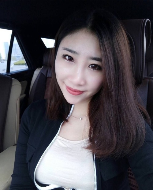 lyn900419:骚娘们。
