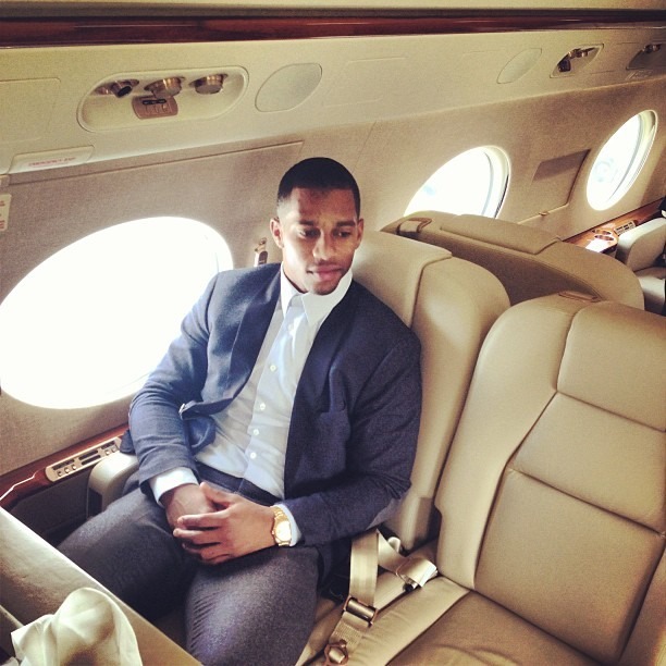 creamgetdamoney:  Victor Cruz. Damn them thick thighs!