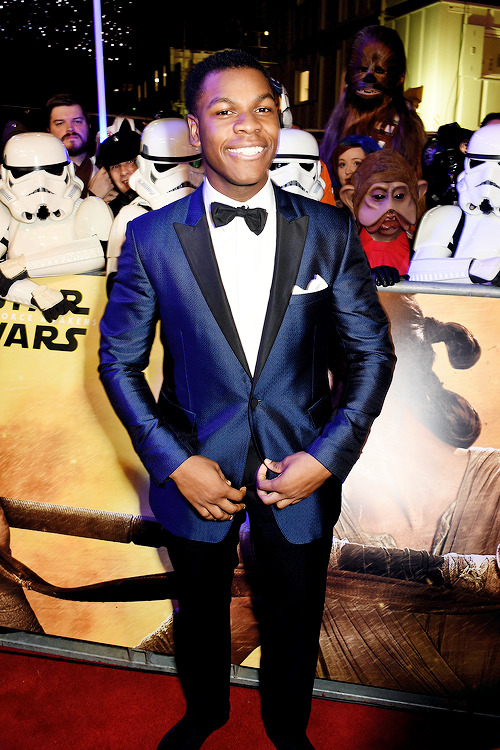 celebritiesofcolor:  John Boyega attends the European Premiere of ‘Star Wars: The Force Awakens’ at Leicester Square on December 16, 2015 in London, England. 