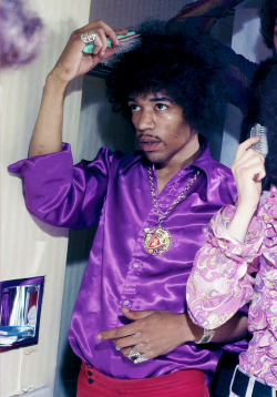 babeimgonnaleaveu: Jimi Hendrix working on