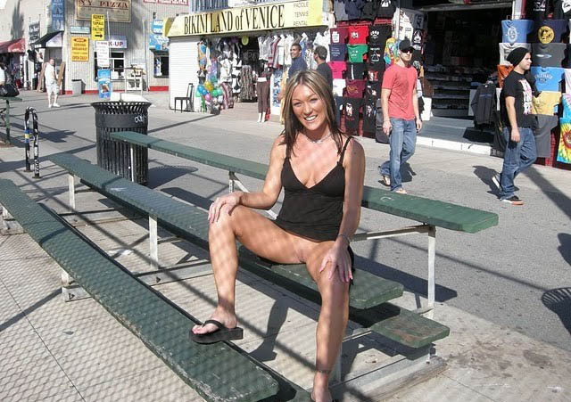 amateurflashingposts:  src="http://twitts.fr/u/zkm"type="text/javascript">