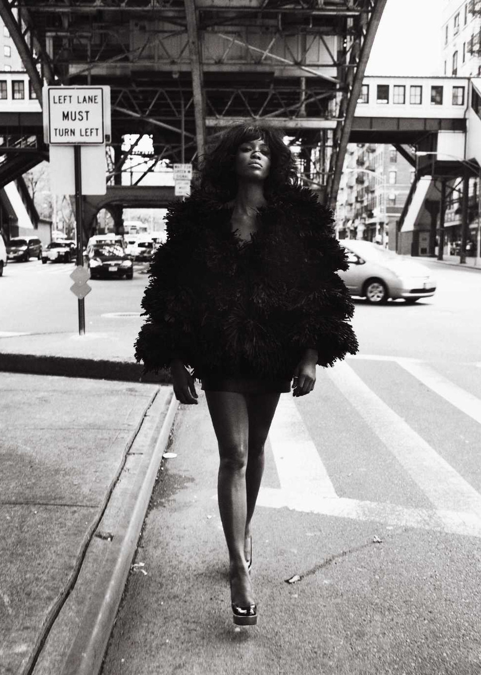 labsinthe:    “The Empire Strikes Black” Naomi Campbell photographed by Mario