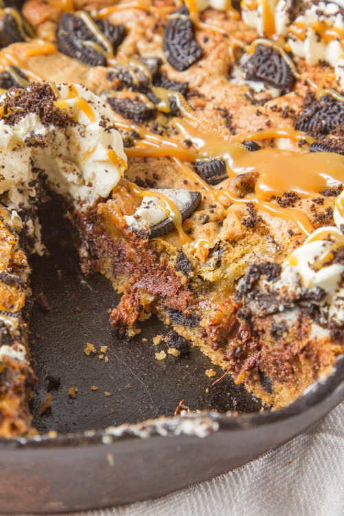 sweetoothgirl:    SALTED CARAMEL FILLED OREO CHOCOLATE CHIP SKILLET COOKIE  