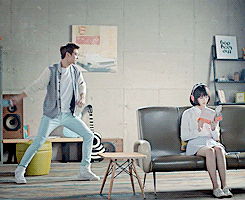 pearlescentskyblue:  Nice guy Minho wanted to give Sulli 10MB data on her phone but…