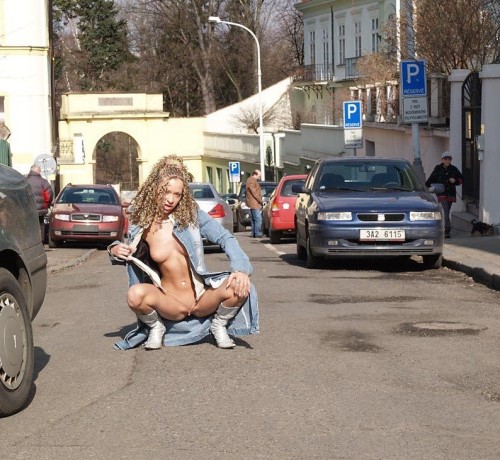 Eva pose on the street porn pictures