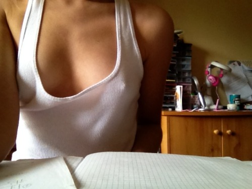 seeyournipples:  Beautiful braless submission.  #braless #nipples #ノーブラ #乳首 