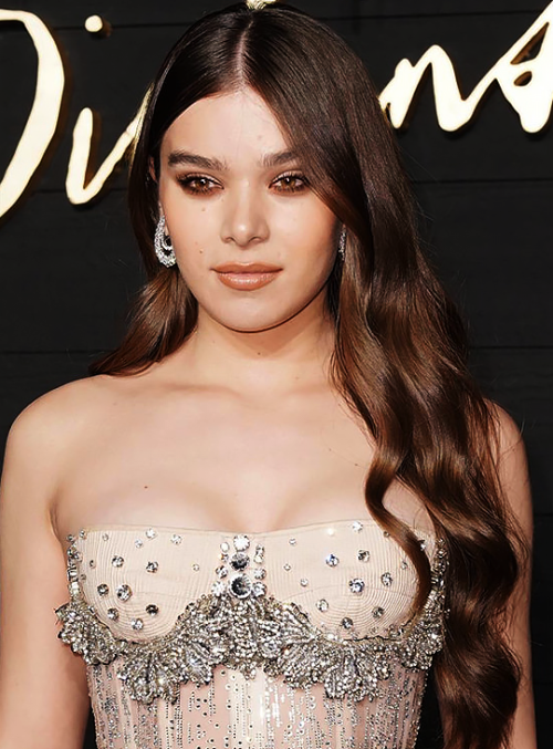 chloebeale:Hailee Steinfeld at Apple TV’s “Dickinson” Premiere