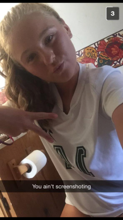 girls-on-the-loo: Pre Game Poops