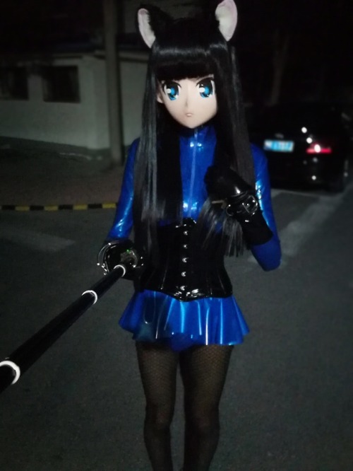 胶衣夜行