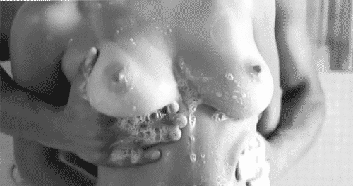 brownwaterfrogiv:  mrskitty39:  secretdesires67:    Mmm love a good bubble bath 😏