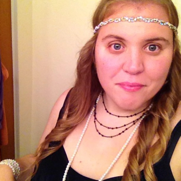 #blonde #blueeyes #curls #longhair #headband #pearls #1920s #party #speakeasy