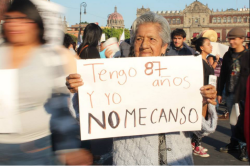 i-sell-my-dreams:  Protestas en México, Inglaterra y Harvard; en donde se le pide la renuncia a Enrique Peña Nieto por la corrupción de su gobierno y los 43 estudiantes asesinados en Ayotzinapa.